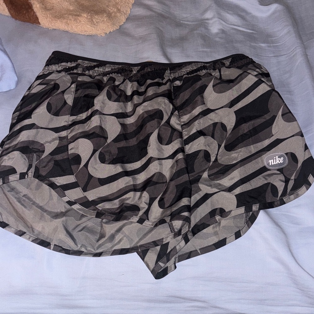 Nike Women's Athletic Shorts in Black and Gray Wave Pattern